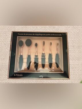 6-Piece Oval Makeup Brush Set